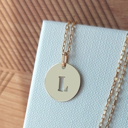  Médaille Lettre Ajourée En Or – Lucas Lucor